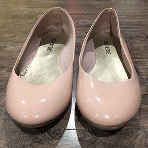 NWOT Adorable Nude Flats